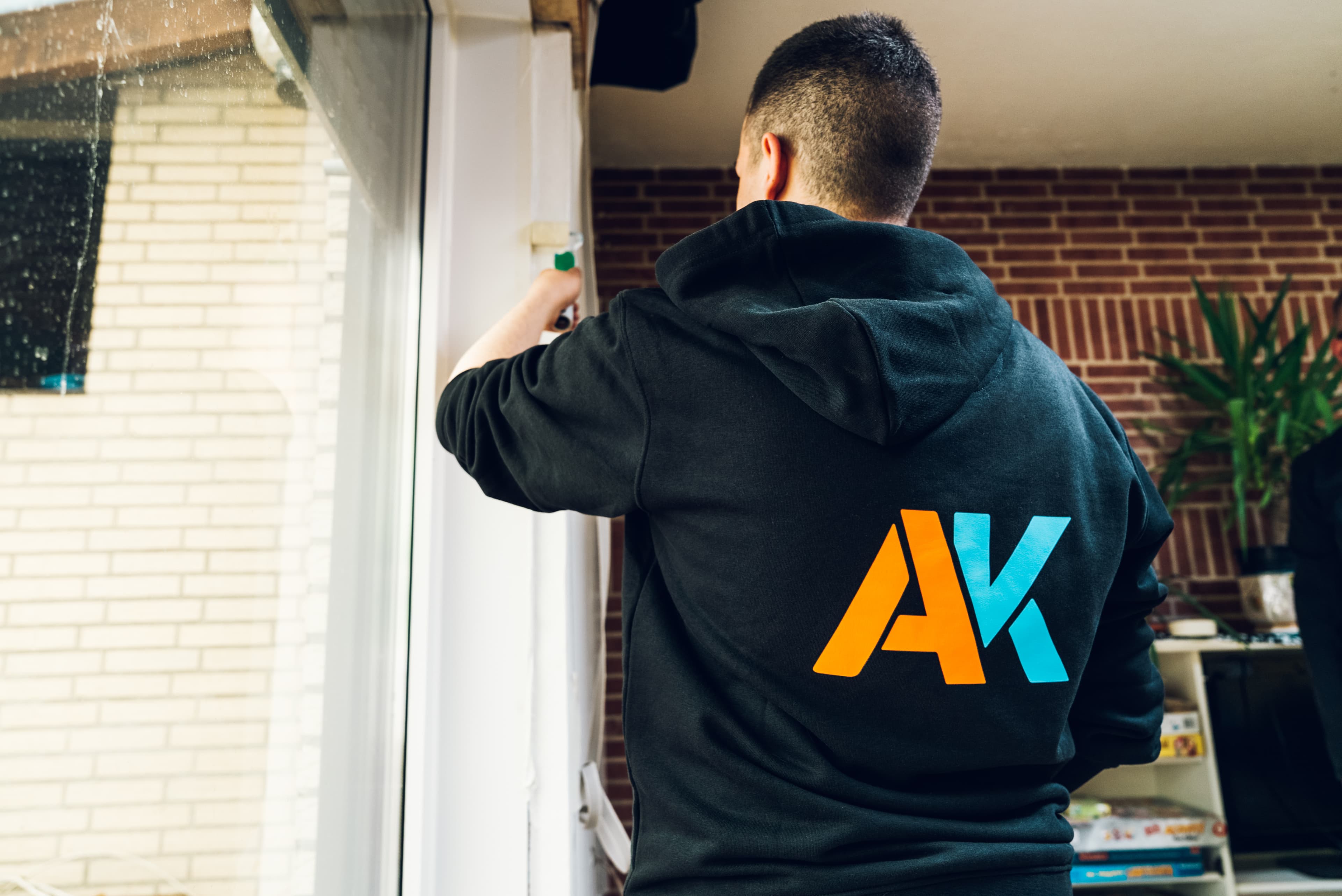Handwerkerteam bei professioneller Ausführung